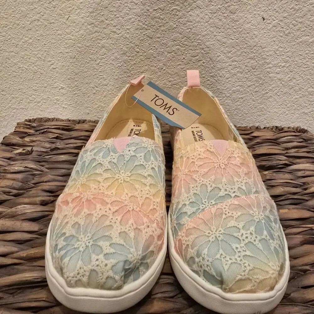 NWT TOMS Youth Alpargata Ombre Floral Lace Kids Shoes - Size Youth 5.5